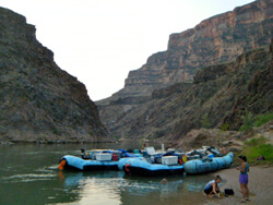 Grand_Canyon_Rafing.jpg